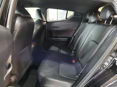 2017 Toyota C-HR - Thumbnail