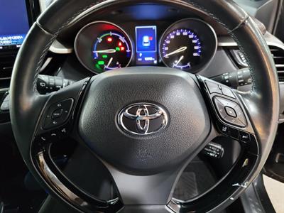 2017 Toyota C-HR - Thumbnail