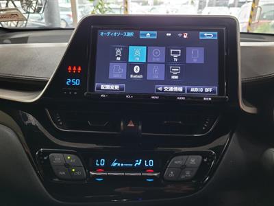 2017 Toyota C-HR - Thumbnail