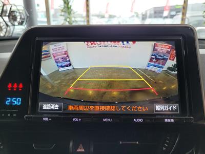 2017 Toyota C-HR - Thumbnail