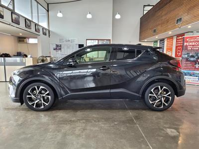 2017 Toyota C-HR - Thumbnail