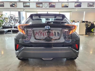 2017 Toyota C-HR - Thumbnail
