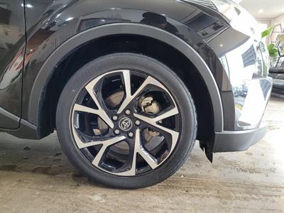 2017 Toyota C-HR - Thumbnail