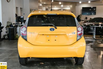 2014 Toyota Aqua - Thumbnail