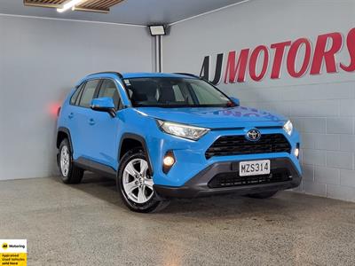 2020 Toyota RAV4 - Thumbnail