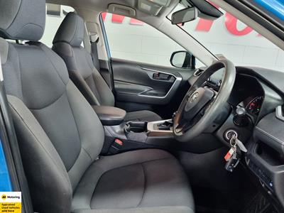 2020 Toyota RAV4 - Thumbnail