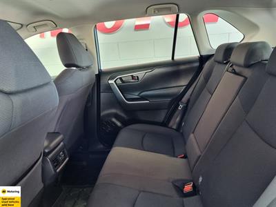 2020 Toyota RAV4 - Thumbnail