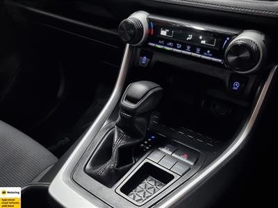 2020 Toyota RAV4 - Thumbnail