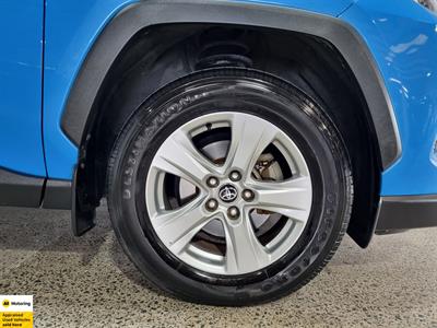 2020 Toyota RAV4 - Thumbnail