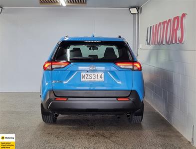 2020 Toyota RAV4 - Thumbnail