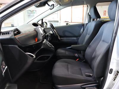 2017 Toyota Sienta - Thumbnail