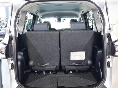 2017 Toyota Sienta - Thumbnail