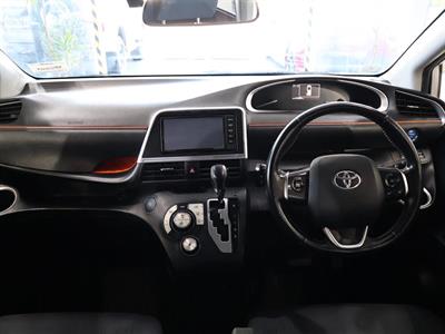 2017 Toyota Sienta - Thumbnail