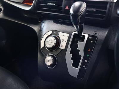 2017 Toyota Sienta - Thumbnail