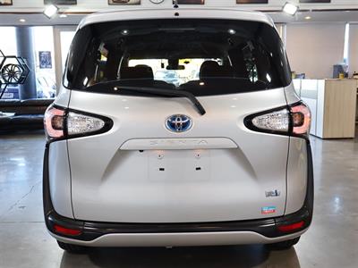 2017 Toyota Sienta - Thumbnail