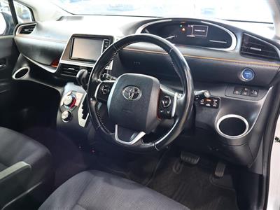 2017 Toyota Sienta - Thumbnail