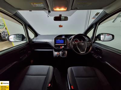 2016 Toyota Voxy - Thumbnail