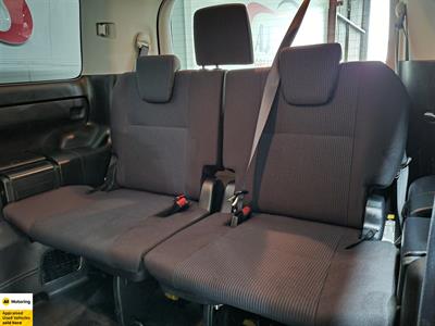 2016 Toyota Voxy - Thumbnail