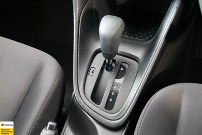 2021 Toyota Yaris - Thumbnail
