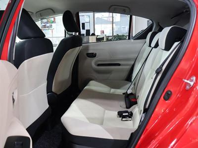 2013 Toyota Aqua - Thumbnail