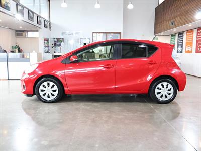 2013 Toyota Aqua - Thumbnail