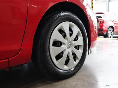 2013 Toyota Aqua - Thumbnail