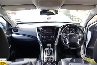 2019 Mitsubishi Pajero Sport - Thumbnail