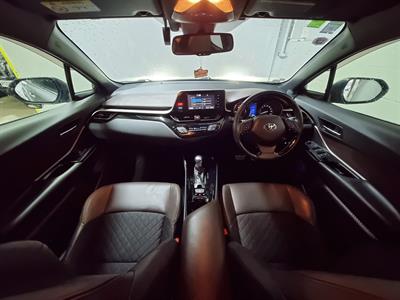 2017 Toyota C-HR - Thumbnail