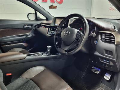 2017 Toyota C-HR - Thumbnail