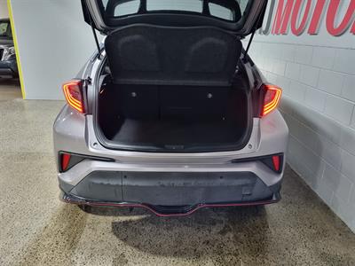 2017 Toyota C-HR - Thumbnail