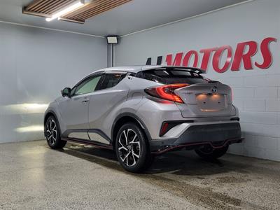 2017 Toyota C-HR - Thumbnail