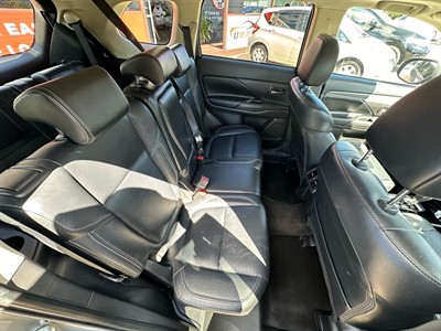 2021 Mitsubishi Outlander - Thumbnail