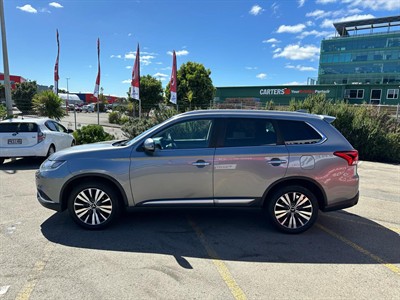 2021 Mitsubishi Outlander - Thumbnail