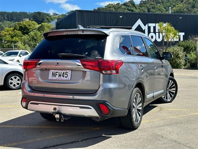 2021 Mitsubishi Outlander - Thumbnail
