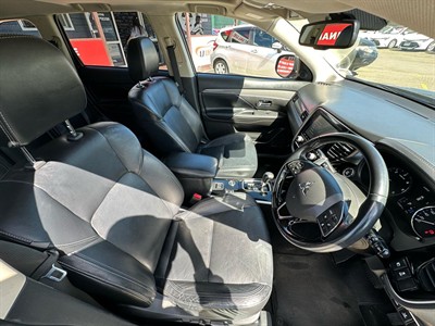 2021 Mitsubishi Outlander - Thumbnail