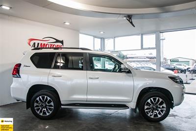 2022 Toyota Land Cruiser Prado - Thumbnail