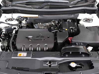 2018 Mitsubishi Outlander - Thumbnail