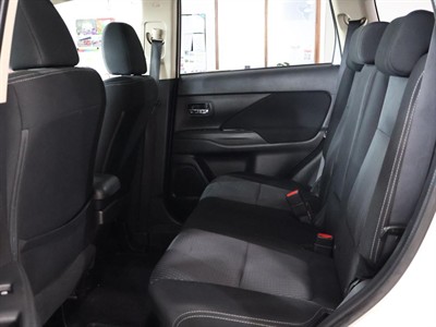 2018 Mitsubishi Outlander - Thumbnail