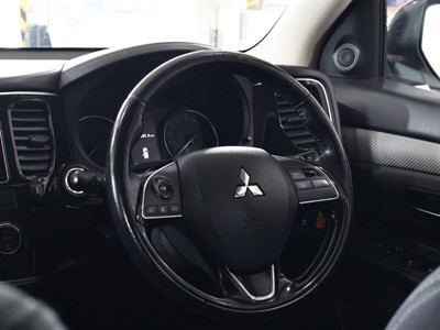 2018 Mitsubishi Outlander - Thumbnail