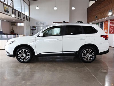 2018 Mitsubishi Outlander - Thumbnail