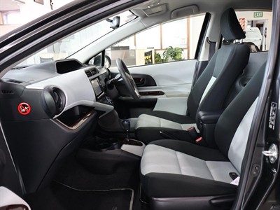 2013 Toyota Aqua - Thumbnail