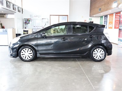 2013 Toyota Aqua - Thumbnail