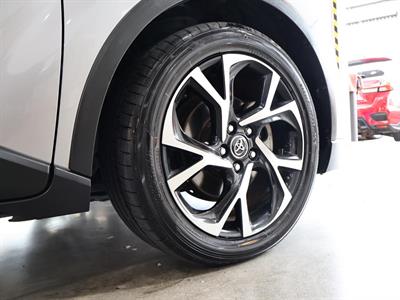 2018 Toyota C-HR - Thumbnail