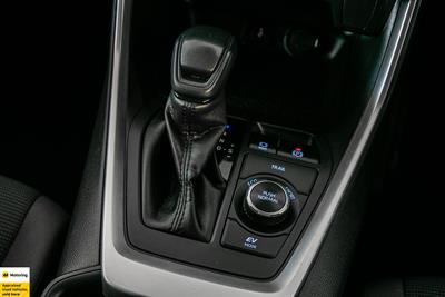 2021 Toyota RAV4 - Thumbnail