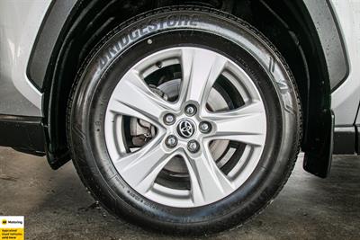 2021 Toyota RAV4 - Thumbnail