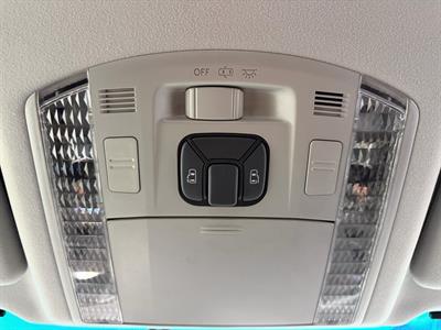 2013 Toyota Vellfire - Thumbnail