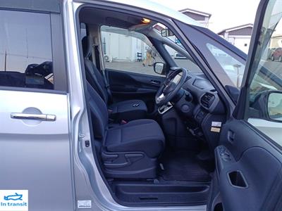 2016 Nissan Serena - Thumbnail