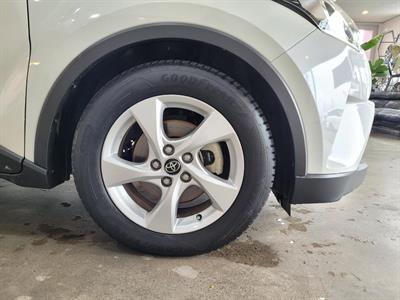 2020 Toyota C-HR - Thumbnail