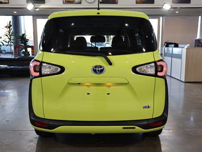 2015 Toyota Sienta - Thumbnail