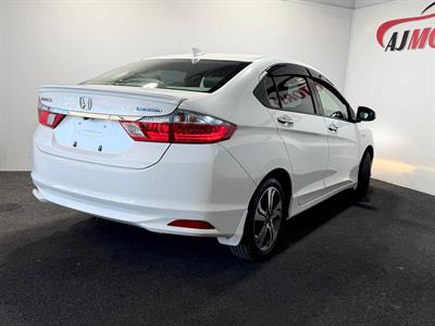 2015 Honda Grace - Thumbnail